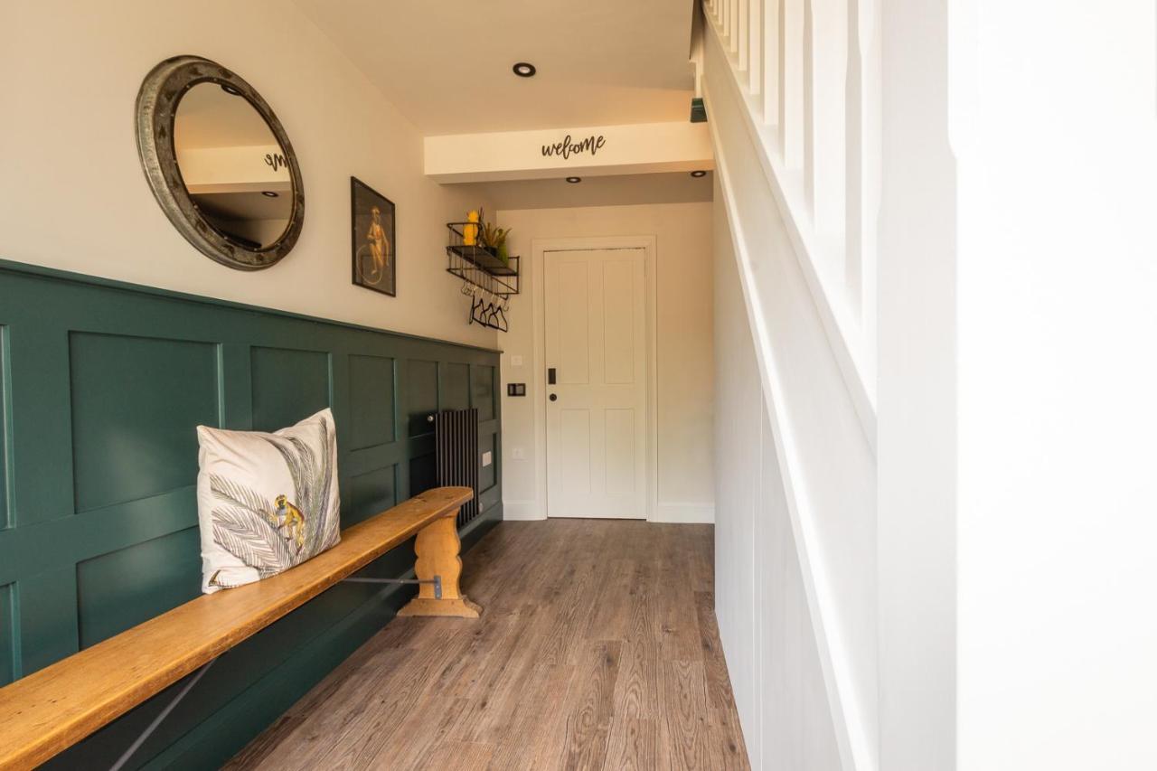 Stylish One Bedroom Cotswold Coach House Tetbury Exterior photo