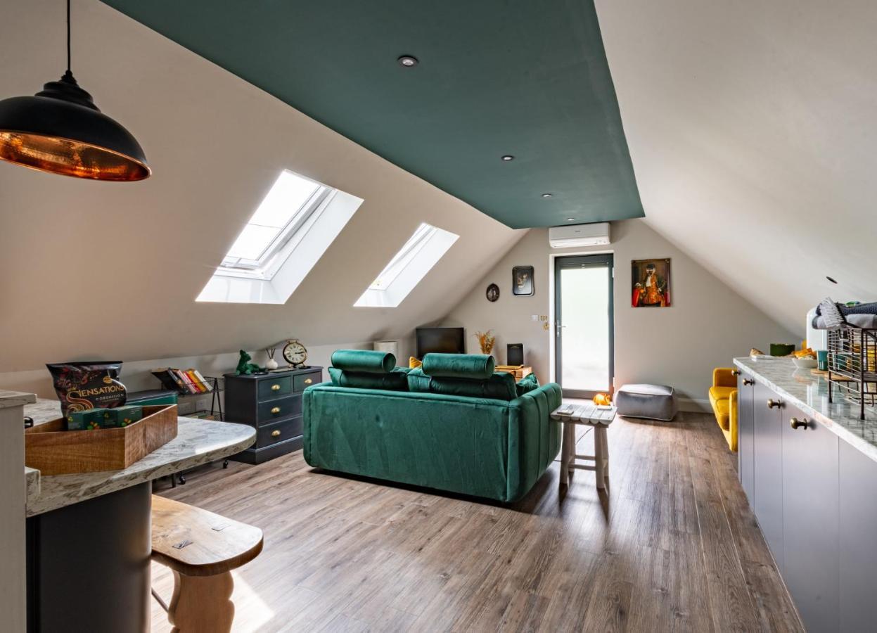 Stylish One Bedroom Cotswold Coach House Tetbury Exterior photo